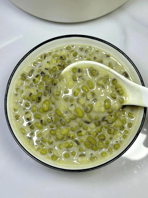 猫咪能喝糖水吗，猫咪可以喝糖水吗?？