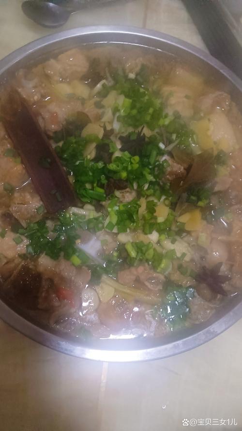 猫咪能吃排骨吗，猫咪能吃排骨吗蒸熟的？