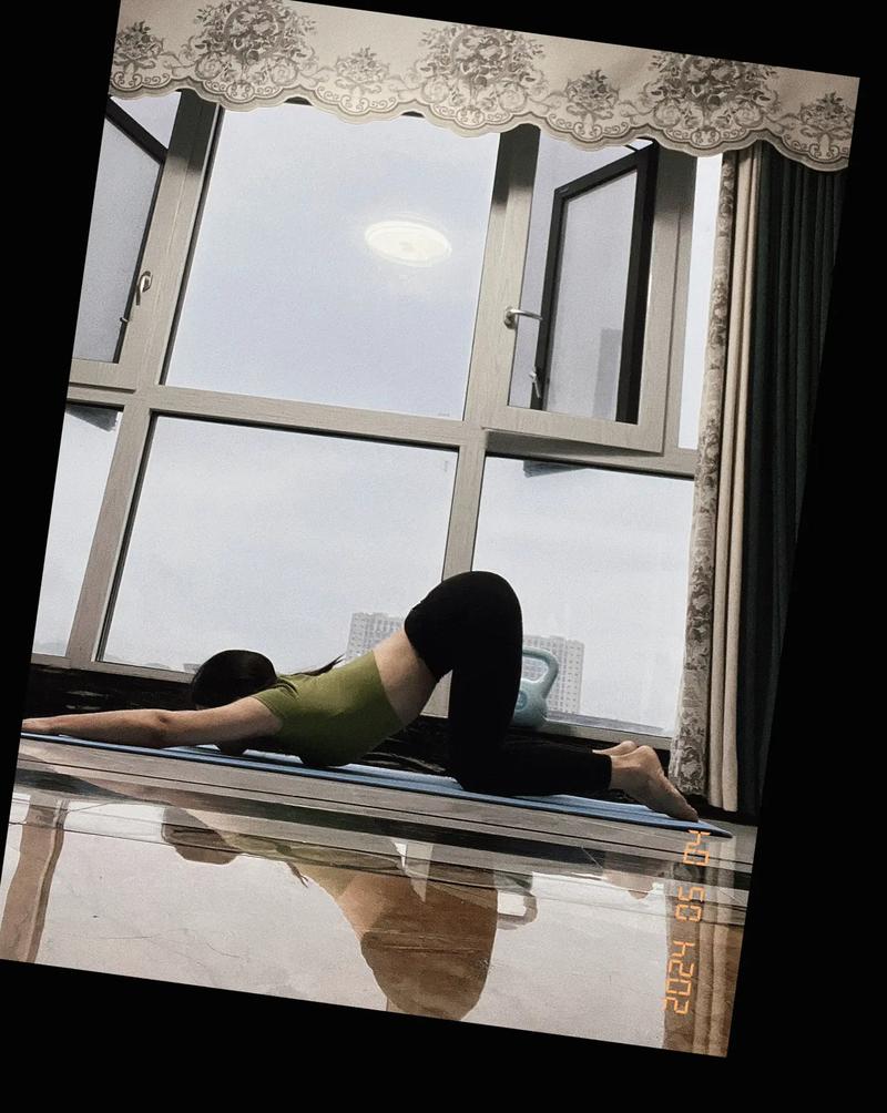 猫咪难受的姿势_猫难受时候的睡姿-第2张图片-后鲨宠物 猫咪难受的姿势_猫难受时候的睡姿-第2张图片-后鲨宠物