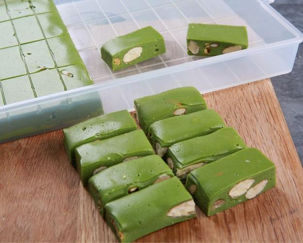 狗狗可以吃牛轧糖吗,狗能吃牛轧糖嘛?-第2张图片-后鲨宠物 狗狗可以吃牛轧糖吗,狗能吃牛轧糖嘛?-第2张图片-后鲨宠物