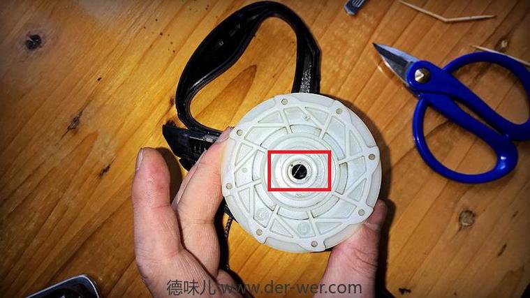 狗狗伸缩牵引绳怎么修_狗狗牵引绳收缩不起怎么办-第3张图片-后鲨宠物 狗狗伸缩牵引绳怎么修_狗狗牵引绳收缩不起怎么办-第3张图片-后鲨宠物