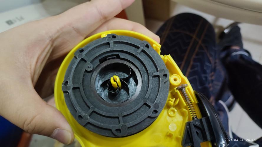 狗狗伸缩牵引绳怎么修_狗狗牵引绳收缩不起怎么办-第6张图片-后鲨宠物 狗狗伸缩牵引绳怎么修_狗狗牵引绳收缩不起怎么办-第6张图片-后鲨宠物